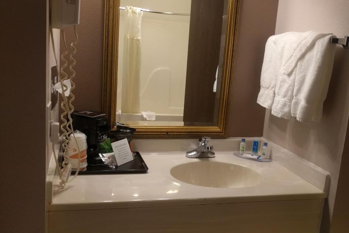 Royal Inn Suites Huntington Luaran gambar