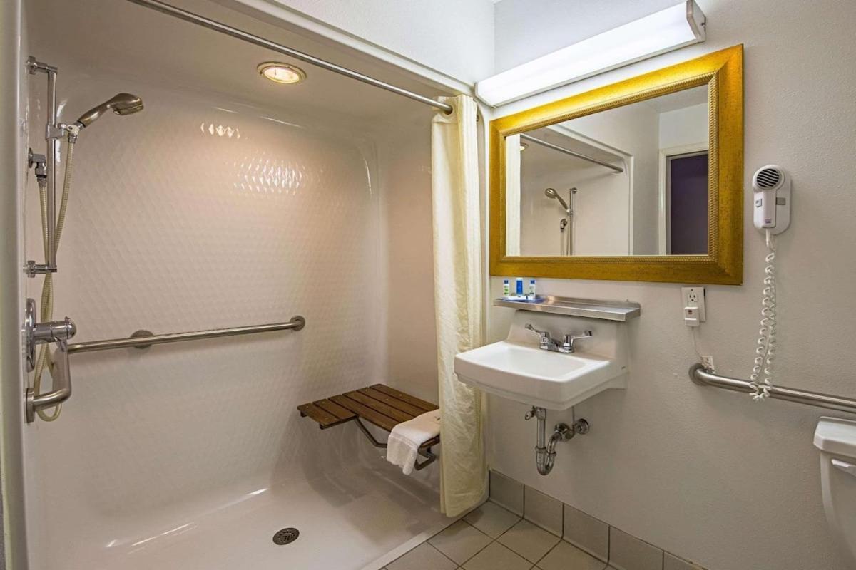 Royal Inn Suites Huntington Luaran gambar
