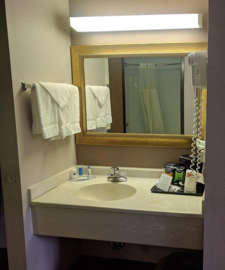 Royal Inn Suites Huntington Luaran gambar